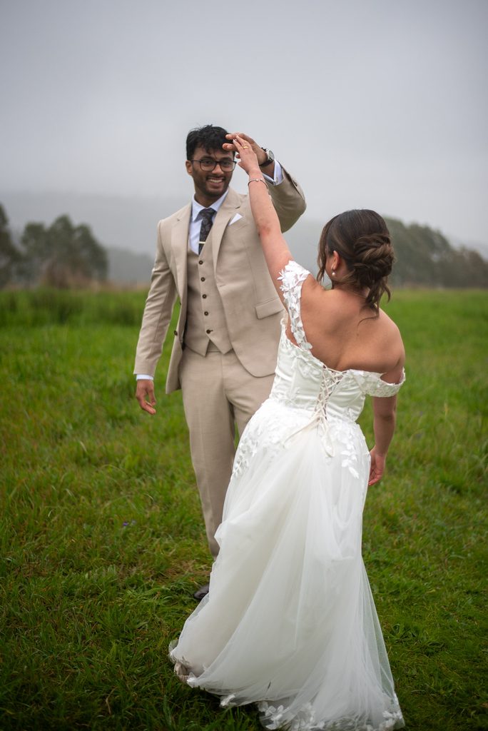 newly weds dancing